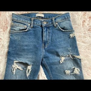 Distressed Denim Zara Women Jeans. Size: US 4